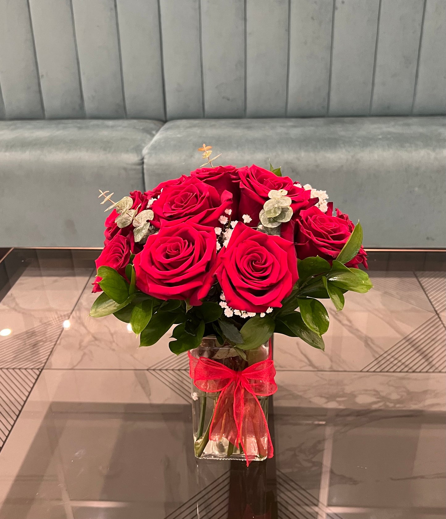 1 Dozen roses in Vase