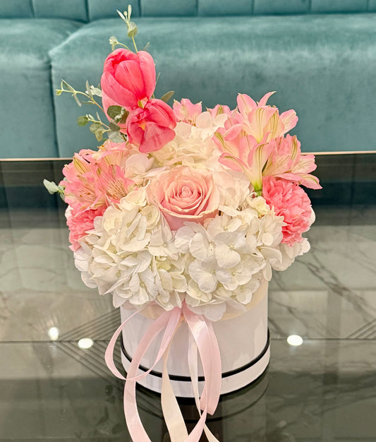 🌸 Soft Petal Box