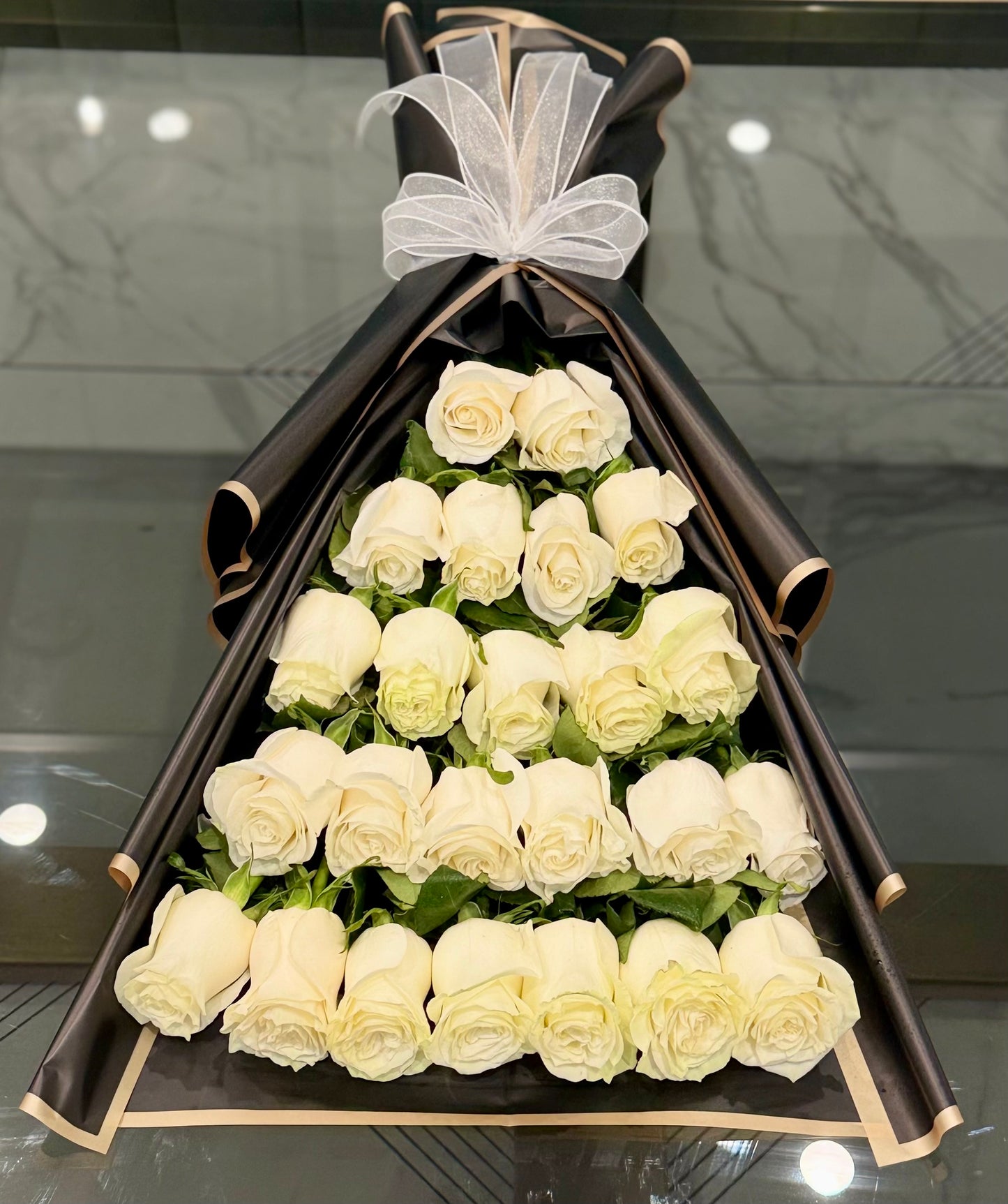 24 Natural White Roses