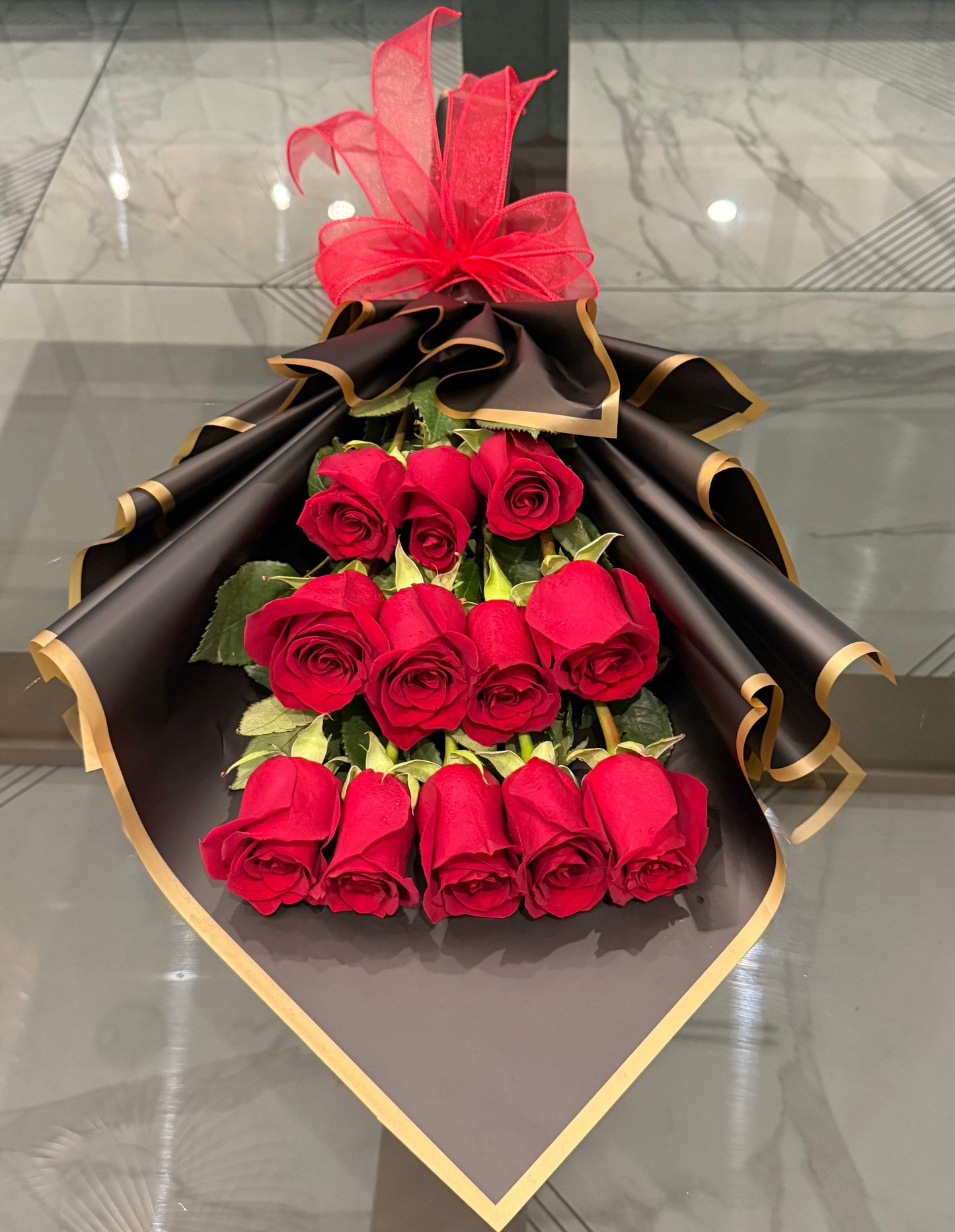 1 Dozen Natural Red Roses