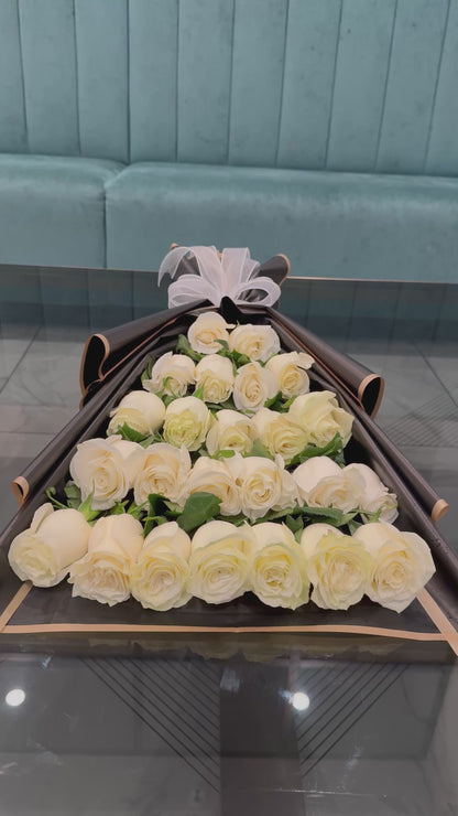 24 Natural White Roses
